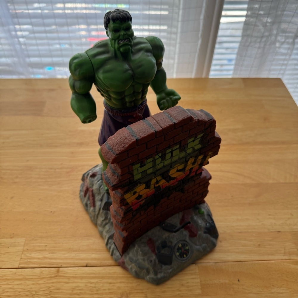 Y2K The Increible Hulk Action Wall Bash